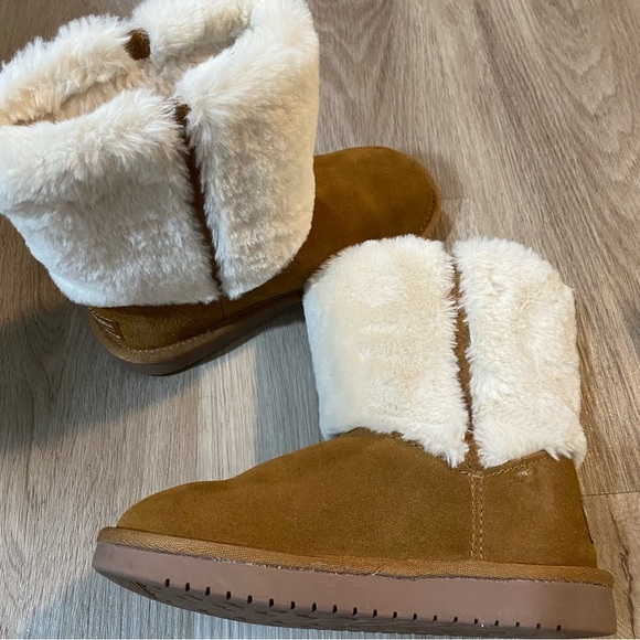 Koolaburra by UGG Aubrei Short Girl’s Booties - Picture 2 of 10
